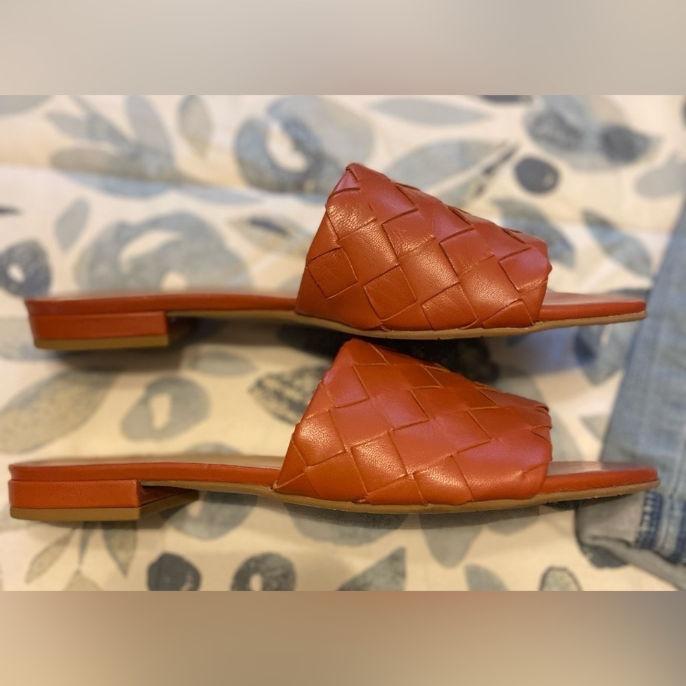 AQUATALIA Womens Brown Woven Block Heel Slip On Leather Slide Sandals 7.5 - Picture 2 of 5